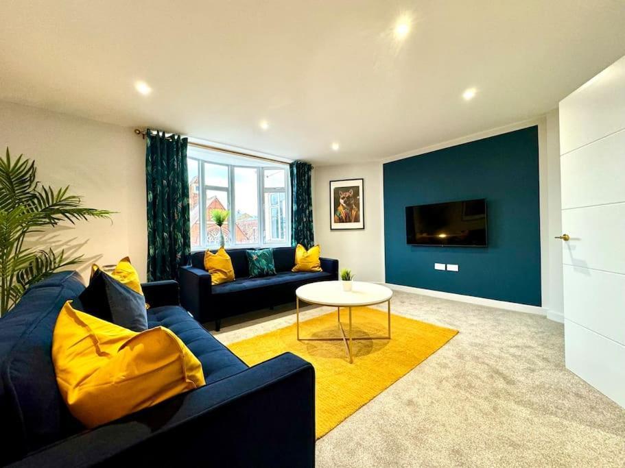 Bournemouth Getaway: 3Br Apartment Near Beach Exteriör bild