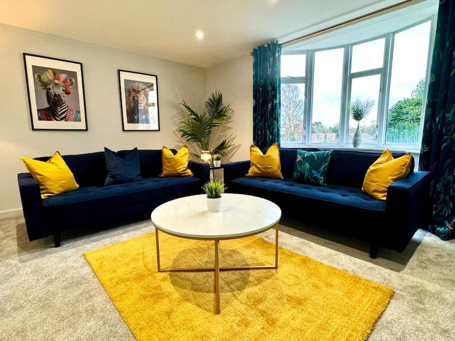 Bournemouth Getaway: 3Br Apartment Near Beach Exteriör bild