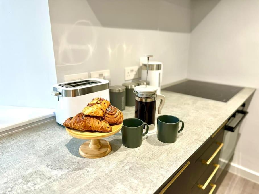 Bournemouth Getaway: 3Br Apartment Near Beach Exteriör bild