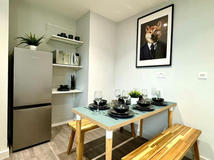 Bournemouth Getaway: 3Br Apartment Near Beach Exteriör bild