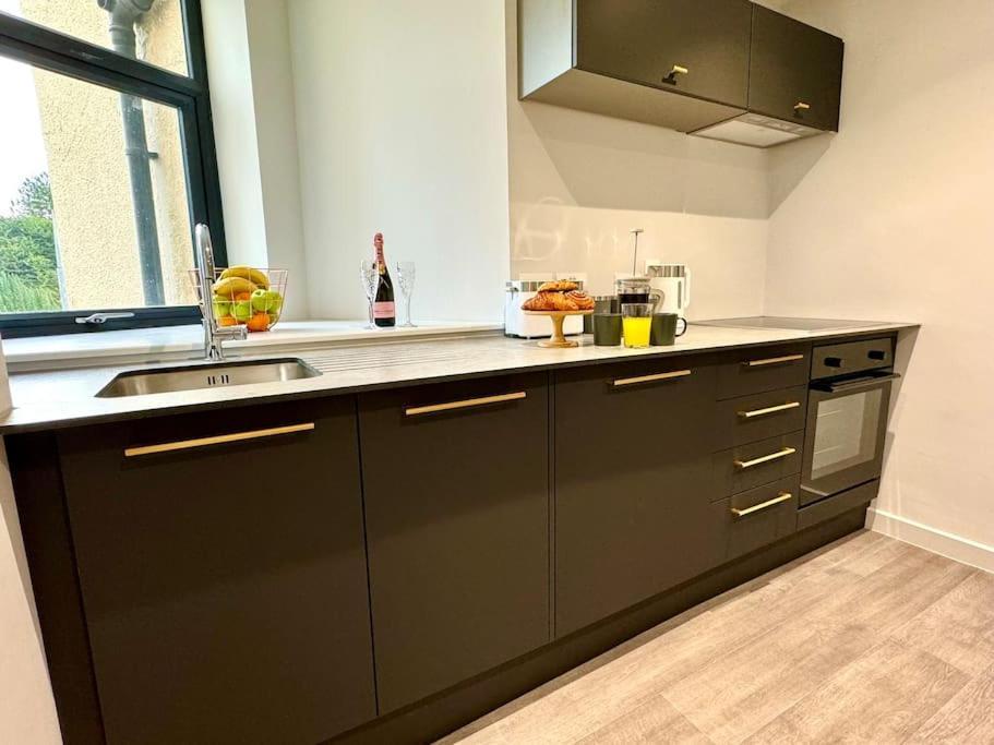 Bournemouth Getaway: 3Br Apartment Near Beach Exteriör bild