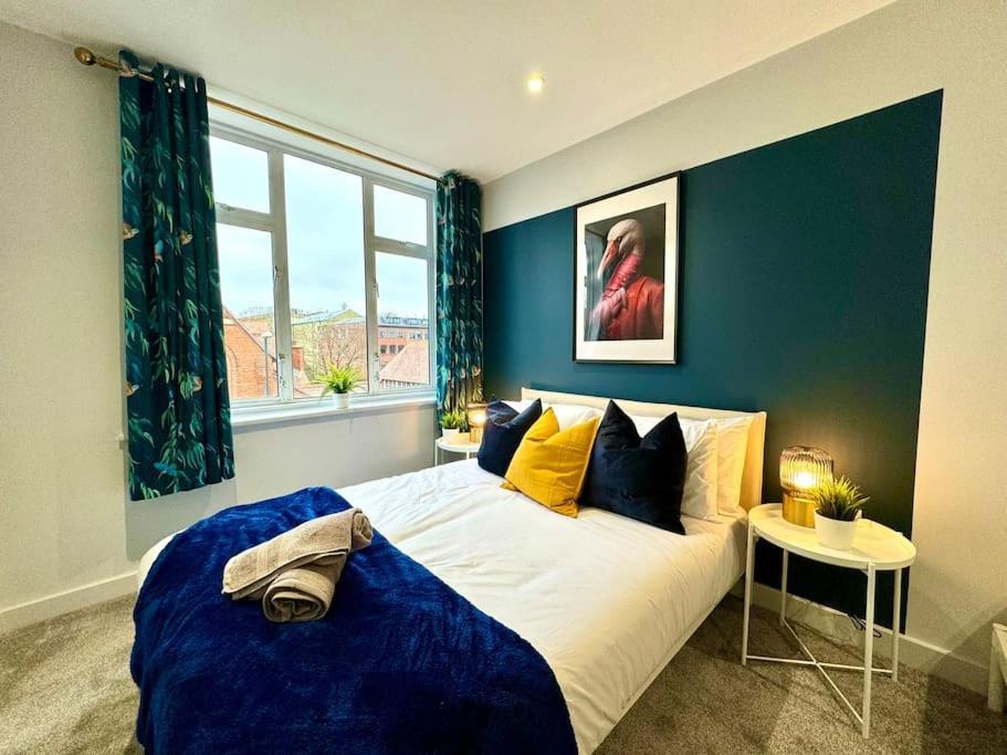 Bournemouth Getaway: 3Br Apartment Near Beach Exteriör bild
